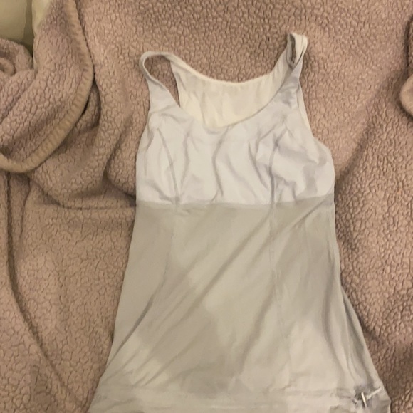 Lululemon workout synch workout top size 6 - Picture 3 of 6